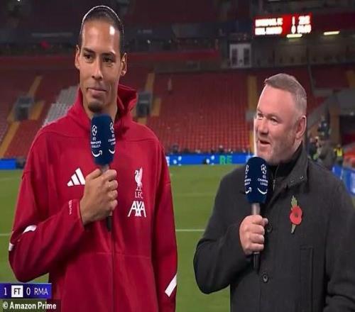 当面硬刚！范戴克直播中再怼鲁尼，有理有据，争执现场太刺激