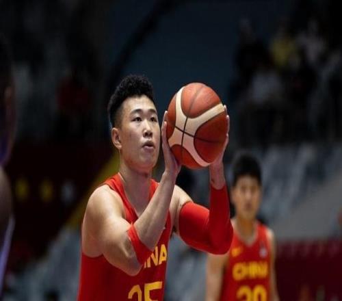 中国男篮完成逆转，除了廖三宁胡金秋和赵继伟，还有两人功不可没