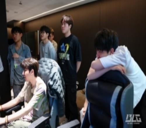 BLG分享选手训练返图：磨砺以须