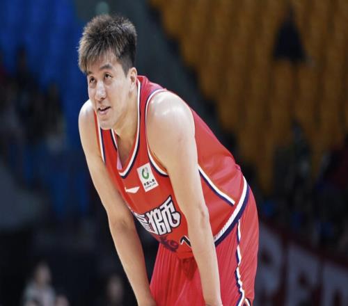 媒体人：中国篮球历史上第一位美式后卫的生涯可能要结束了