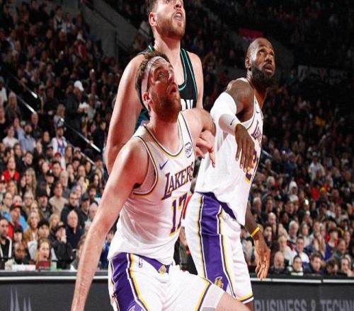 6战1胜俯冲附加赛！詹姆斯20+9+8+恶意犯规，开拓者16分大胜湖人