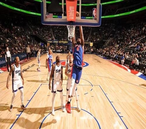 攻防两端都有强势表现，可惜活塞内线新星的战术地位还是比较受限