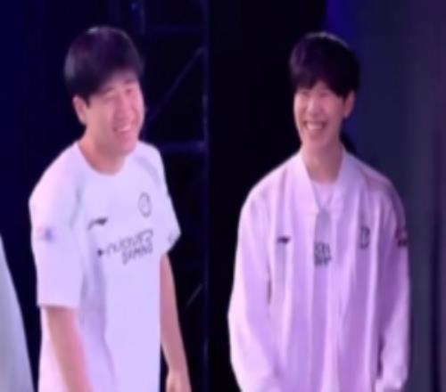 管泽元：Ig的比赛你就看吧全是节目很久没看到笑这么灿烂的姜哥
