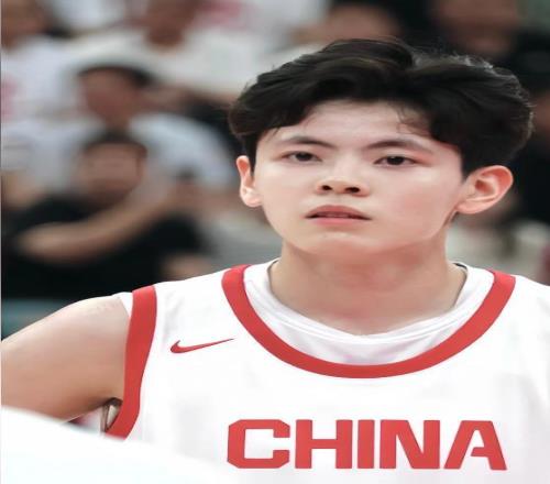 宫鲁鸣动真格了，女篮大换血，3人上桌，2人下桌，杨舒予李梦在列