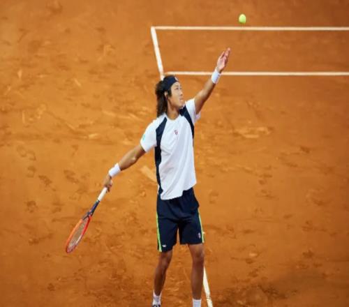 同姓不同命！张之臻抵抗56分钟吞蛋速败，张帅横扫终结六连败