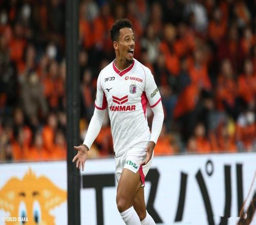 中超转会：申花被曝正完善2名锋线外援加盟手续，路易斯将离队