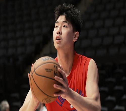 李群：崔永熙身体恢复了90%左右将在9月初回国备战CBA新赛季