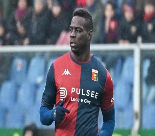 记者：巴洛特利与达曼协作的传闻不实，没有球队有意签下他