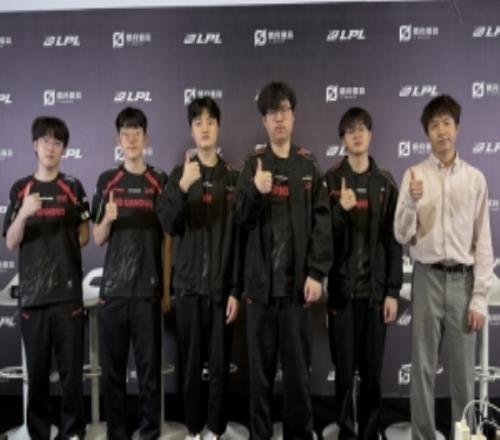JDG赛后群访Scout：对组内赛发挥不满意季后赛再好好发挥吧