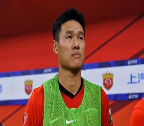 意外！他刚在上港夺冠，就连夜宣布离队走人，将选择加盟大连英博