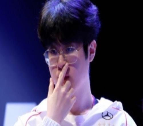 爆料：Zeus疑似抛弃经济公司企图回归，Gumayusi续约2年疑似1+1