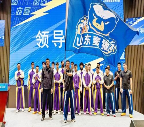 NBL新军山东蜜獾出征新赛季，泉城再现两支职业篮球队