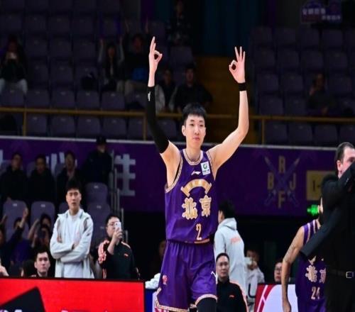 0.7秒三分压哨绝杀！CBA又现死亡绝杀：男篮天才后卫太横了！