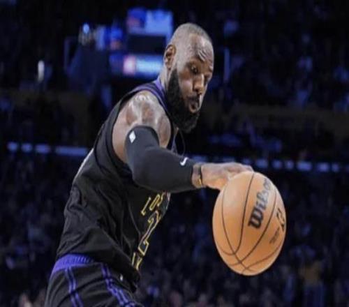 詹姆斯归来猛刷里程碑湖人三叉戟粉碎兼容质疑