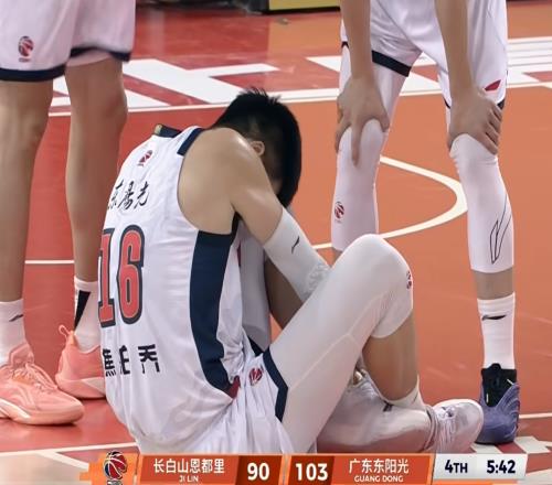 广东队赢吉林21分！杜锋笑不起来，2米11内线悍将意外受伤