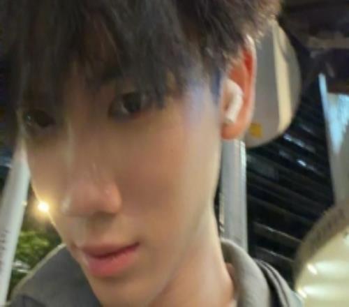 YSKM晒照：感谢官方邀请去tvb解说辛苦各位工作人员了