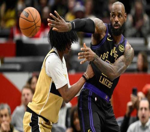 湖人狂胜升西部第五：三巨头85分无解东契奇大三双詹皇空接背扣