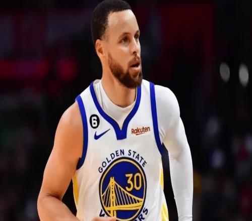 勇士大胜黄蜂！6配角齐爆，库里被严防死守，格林轰20分仍副作用