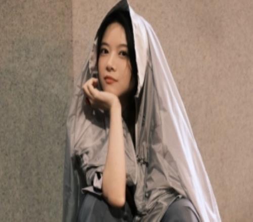 主持人骆歆晒照：这个未来科技感十足的新系列很好吧！爱死了