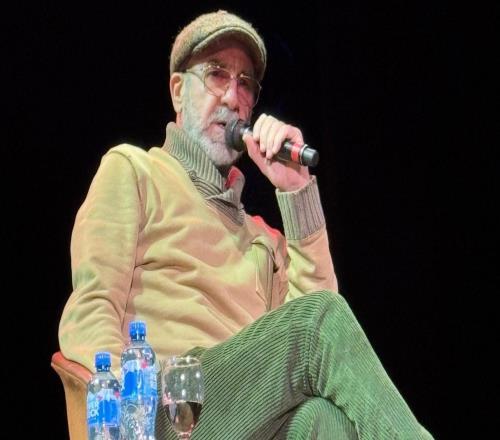 坎通纳：现在的防守球员背着手像企鹅一样，我一个赛季能进60球