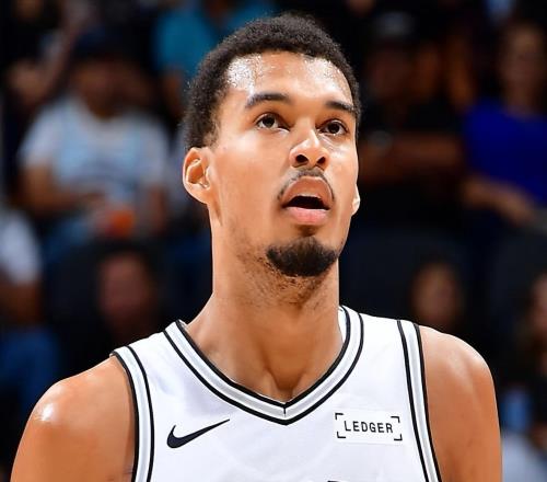 38分12板5助5帽5三分！就在今天，2项前无古人的纪录被文班达成了