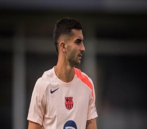 巴萨官方：费兰托雷斯左腿肌肉超负荷，但并未受伤