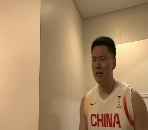 逆转日本更衣室！李弘权落泪，胡金秋静坐，赵睿兴奋，郭振明乐了