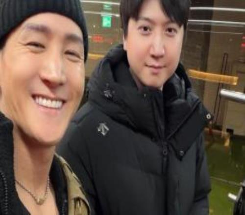 韩国只有这个一个教练嘛网红教练晒：Gumayusi大哥大吕布innovation合照