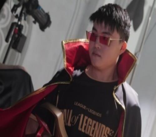 还在炒冷饭Uzi连续数天未上韩服账号，微博热搜Uzi复出莫名空降第五