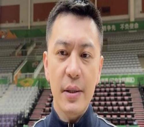 杨鸣：青岛的实力没有因杨瀚森离开而下降赵继伟今晚不会出战