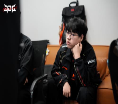 徐神操办退役仪式这一块！Cube跑路之前打的最后一场也是对位Xiaoxu