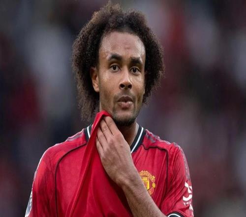 记者：齐尔克泽有可能会离队，曼联有信心从他身上收回转会费