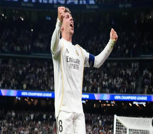 “地球上最被低估的球员”完成史诗之夜！22分钟帽子戏法打爆曼城