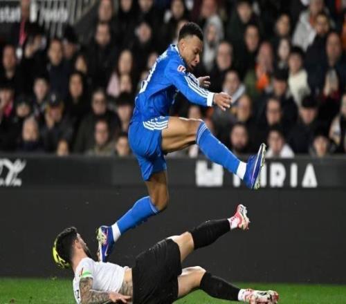 【讨论】阿隆索都下课几星期了，皇马为何还在XJBT