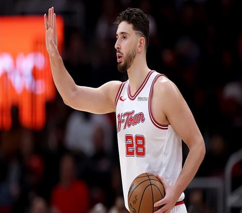 最近一段时间状态一塌糊涂，火箭应该适当减少内线支柱的球权