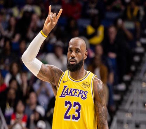 詹姆斯防守篮板超科比大腿！41岁30分场次联盟第二！