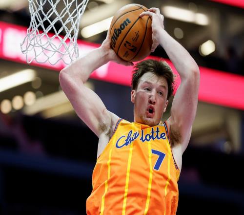 4号秀太狠！才打15场，就创造79年NBA历史第一纪录，最佳新秀稳了