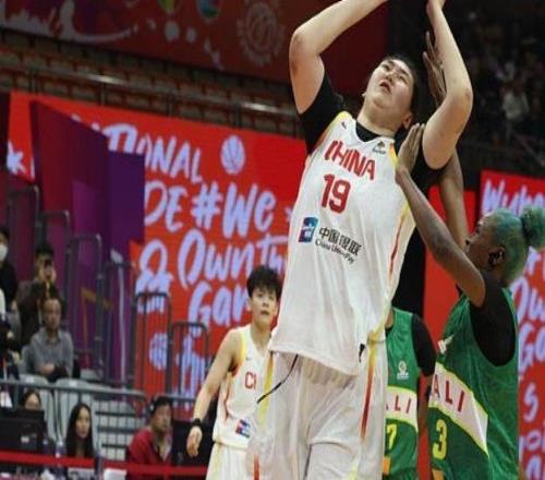 中国女篮力克马里取开门红！李月汝轰21+11