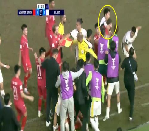 输球输人！北京国安被提前淘汰：王刚怒推造冲突，曹永竞卡脖染红