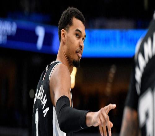 “湖人侠”再度发力！马刺一忍再忍苦吞逆转文班30+5有力无处使