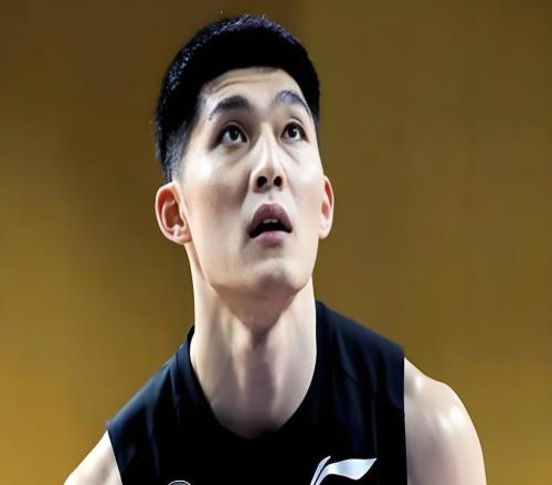 事情闹大！赵睿事件重演，国手遭3人怒喷，救护车到位，得开罚单