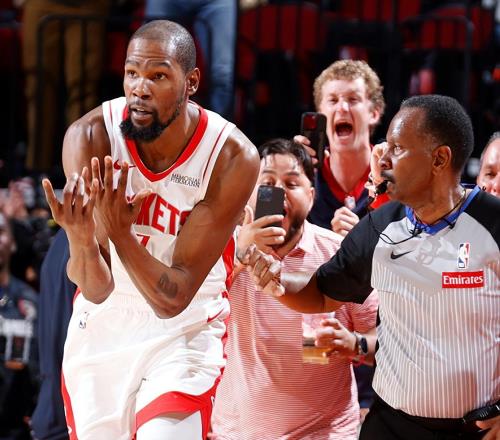 23分14助攻4断0失误！24分18板！火箭二少生涯之夜，KD超越乔丹