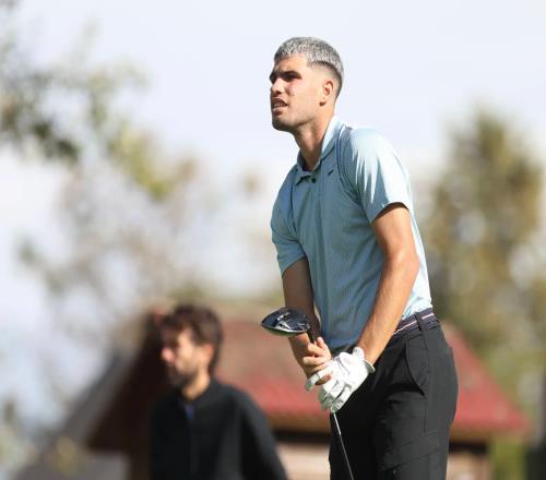 阿尔卡拉斯遭舆论抨击：伤病被归咎于场外生活，高尔夫成诱因