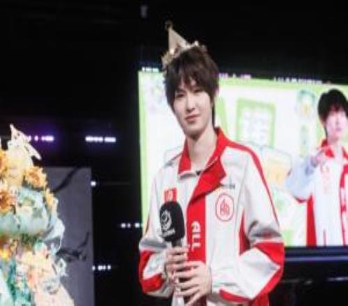 牌面！一诺接受CGTN专访：希望传递中国电竞选手阳光