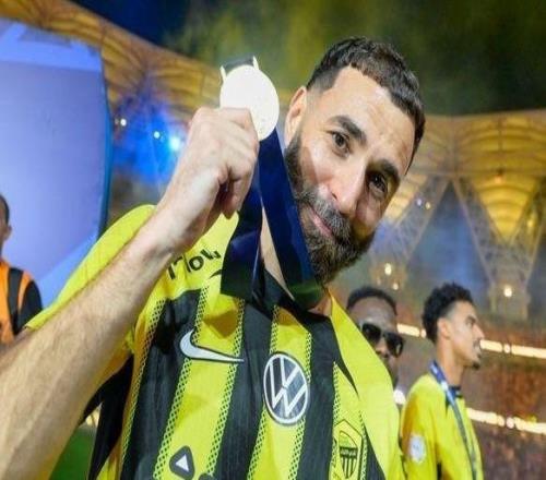 马卡：本泽马将现场观战西超杯决赛，还将拜访皇马下榻酒店