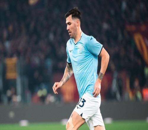 拉齐奥总监：罗马尼奥利的经纪人所言不实，球员最终决定留队