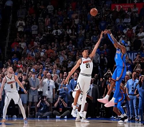 随着雷霆6连胜，掘金被三分绝杀，西部最新排名出炉！勇士第8不稳