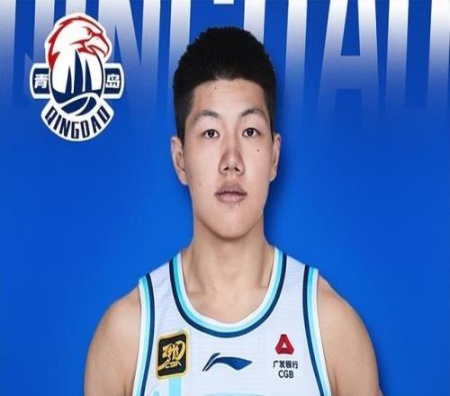 青岛男篮官方：胡小龙右内踝外侧韧带部分撕裂预计伤停1个月