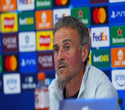 恩里克发布会前的小动作暴露了什么