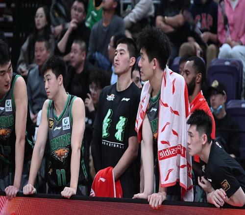 辽篮第4外援定了！3个老面孔，只有弗格出局，杨鸣下调赛季目标
